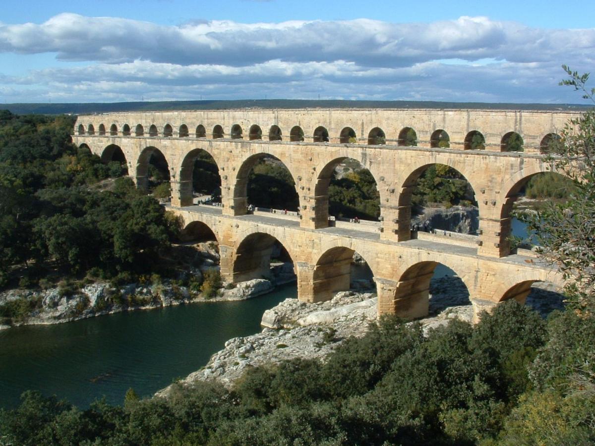 Le Cherche Midi, Entre Nimes, Le Pont Du Gard, Uzes, Arles Marguerittes Exteriör bild