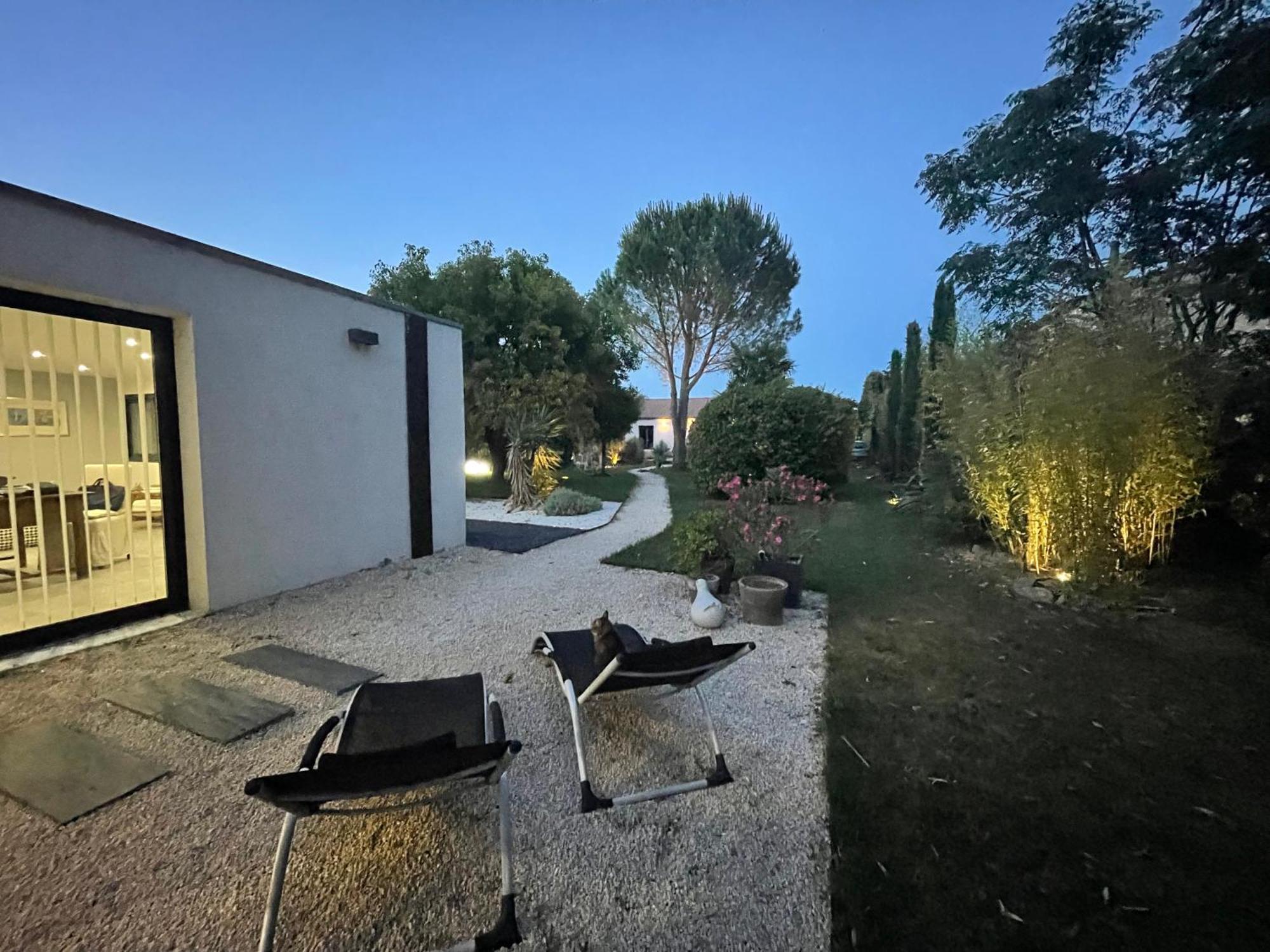 Le Cherche Midi, Entre Nimes, Le Pont Du Gard, Uzes, Arles Marguerittes Exteriör bild