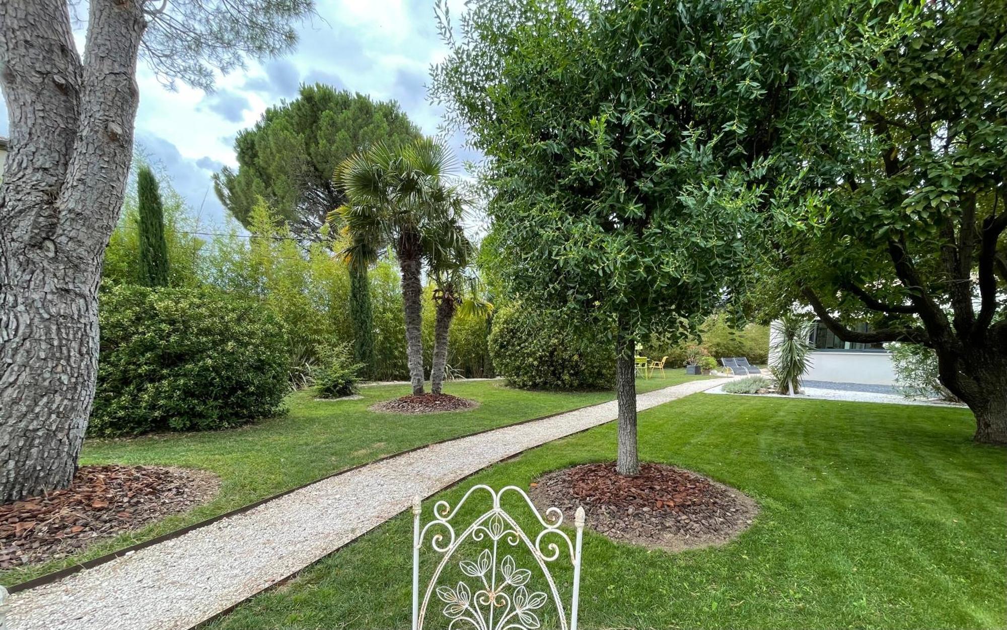 Le Cherche Midi, Entre Nimes, Le Pont Du Gard, Uzes, Arles Marguerittes Exteriör bild